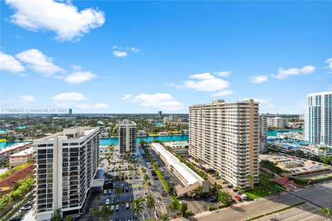 Condominio en venta en Hallandale Beach, Florida, 3 dormitorios, 172.43 m2 № 1942676 - foto 20
