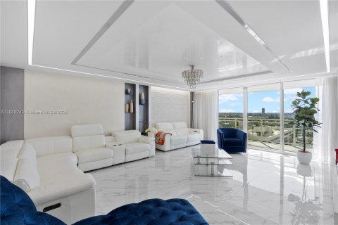 Condominio en venta en Hallandale Beach, Florida, 3 dormitorios, 172.43 m2 № 1942676 - foto 1