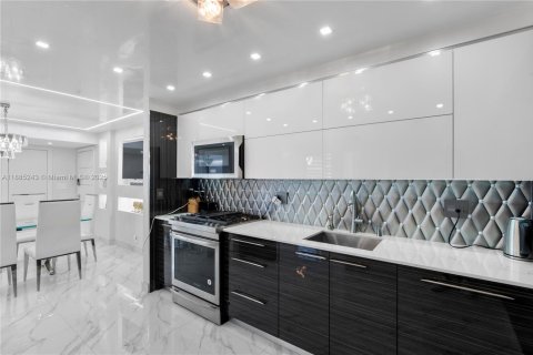 Condominio en venta en Hallandale Beach, Florida, 3 dormitorios, 172.43 m2 № 1942676 - foto 10