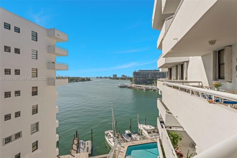 Condominio en venta en Miami Beach, Florida, 1 dormitorio, 78.32 m2 № 1992987 - foto 2