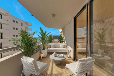 Condominio en venta en Miami Beach, Florida, 1 dormitorio, 78.32 m2 № 1992987 - foto 1