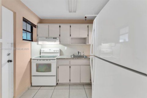 Condominio en venta en Miami Beach, Florida, 1 dormitorio, 78.32 m2 № 1992987 - foto 11