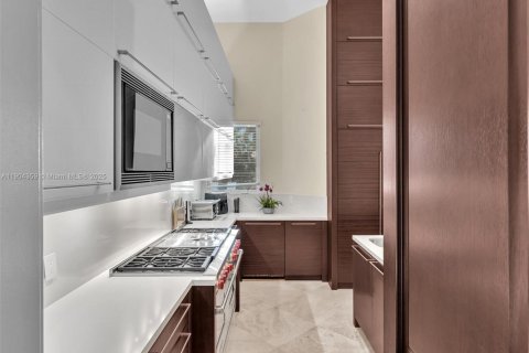 Купить виллу или дом в Плантация, Флорида 7 спален, 635.64м2, № 1955841 - фото 11