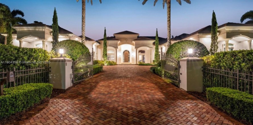 Дом в Плантация, Флорида 7 спален, 635.64м2 № 1955841