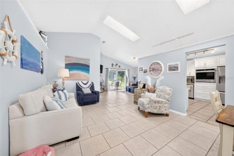 House in Orlando, Florida 3 bedrooms, 148.64 sq.m. № 2348331 - photo 8