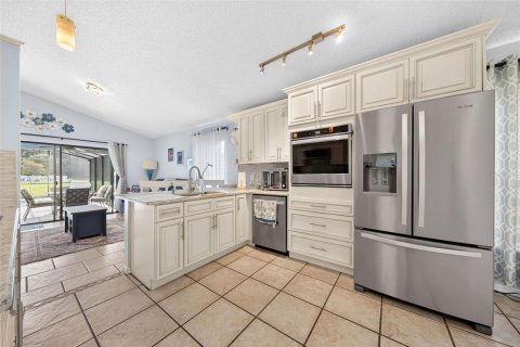 House in Orlando, Florida 3 bedrooms, 148.64 sq.m. № 2348331 - photo 2