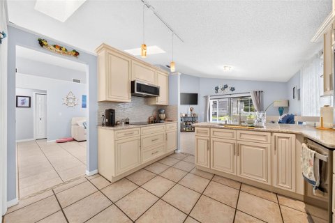 House in Orlando, Florida 3 bedrooms, 148.64 sq.m. № 2348331 - photo 4