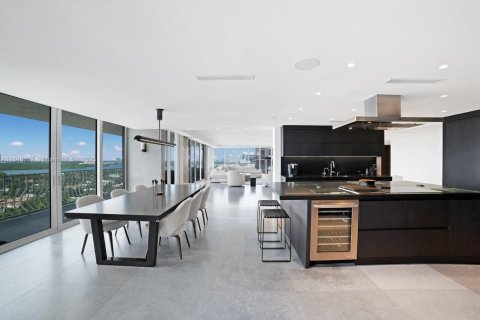 Condominio en venta en Bal Harbour, Florida, 3 dormitorios, 306.58 m2 № 1936994 - foto 9