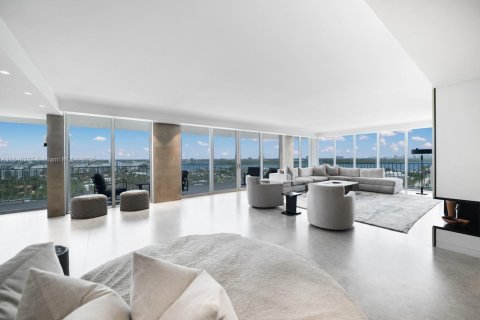 Condominio en venta en Bal Harbour, Florida, 3 dormitorios, 306.58 m2 № 1936994 - foto 2