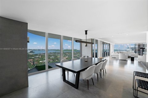 Condominio en venta en Bal Harbour, Florida, 3 dormitorios, 306.58 m2 № 1936994 - foto 12