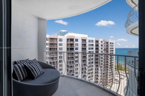 Condominio en venta en Bal Harbour, Florida, 3 dormitorios, 306.58 m2 № 1936994 - foto 28