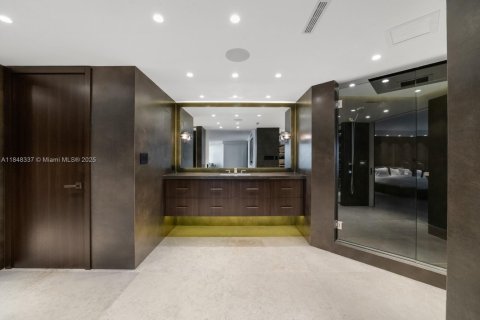 Condominio en venta en Bal Harbour, Florida, 3 dormitorios, 306.58 m2 № 1936994 - foto 23