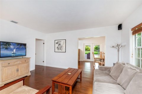 Casa en alquiler en Miami, Florida, 3 dormitorios, 109.35 m2 № 2006493 - foto 4