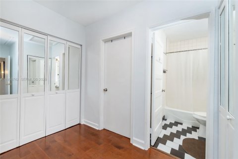 Casa en alquiler en Miami, Florida, 3 dormitorios, 109.35 m2 № 2006493 - foto 25