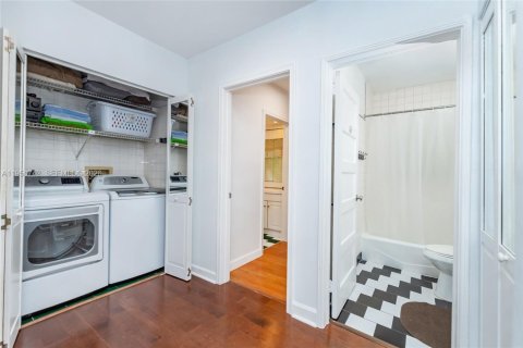 Casa en alquiler en Miami, Florida, 3 dormitorios, 109.35 m2 № 2006493 - foto 24