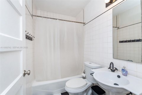 Casa en alquiler en Miami, Florida, 3 dormitorios, 109.35 m2 № 2006493 - foto 23