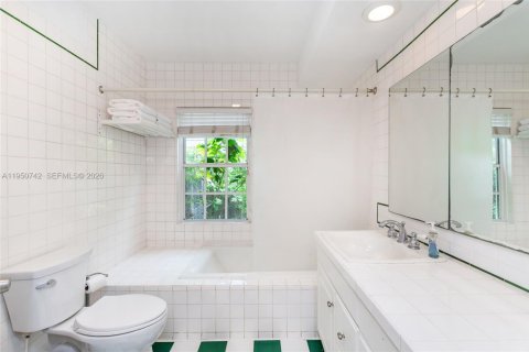 Casa en alquiler en Miami, Florida, 3 dormitorios, 109.35 m2 № 2006493 - foto 17