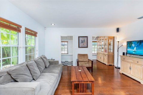 Casa en alquiler en Miami, Florida, 3 dormitorios, 109.35 m2 № 2006493 - foto 8