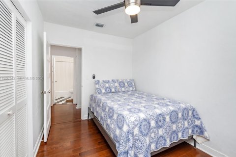 Casa en alquiler en Miami, Florida, 3 dormitorios, 109.35 m2 № 2006493 - foto 22