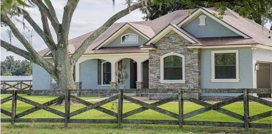House in Lakeland, Florida 4 bedrooms, 254.92 sq.m. № 2395924