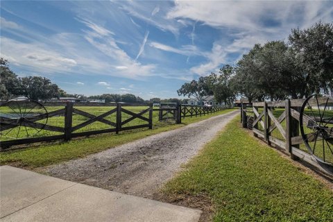 House in Lakeland, Florida 4 bedrooms, 254.92 sq.m. № 2395924 - photo 4