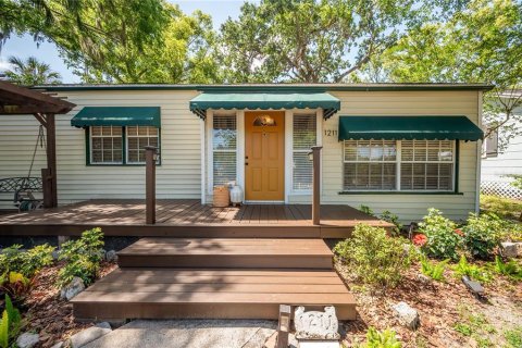 House in Tampa, Florida 3 bedrooms, 111.76 sq.m. № 1662352 - photo 1