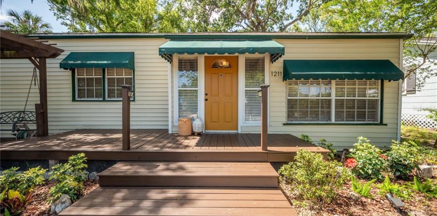 House in Tampa, Florida 3 bedrooms, 111.76 sq.m. № 1662352