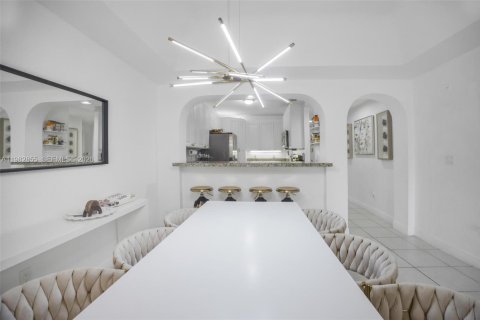 Купить кондоминиум в Дорал, Флорида 3 спальни, 158.86м2, № 2048460 - фото 15
