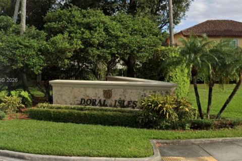 Кондоминиум с 3 спальнями в Дорал, Флорида № 2048460