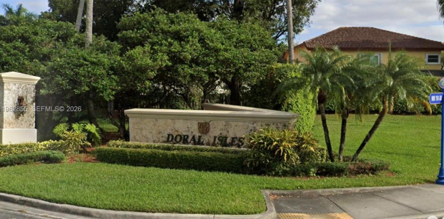 Кондоминиум с 3 спальнями в Дорал, Флорида № 2048460