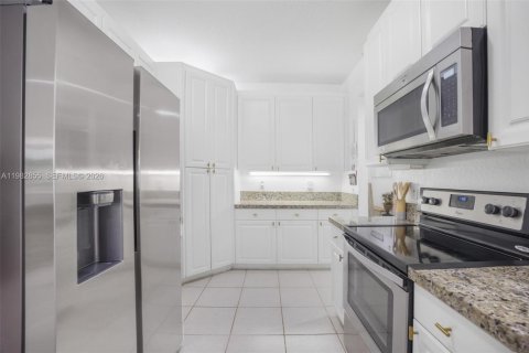 Купить кондоминиум в Дорал, Флорида 3 спальни, 158.86м2, № 2048460 - фото 9