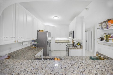 Купить кондоминиум в Дорал, Флорида 3 спальни, 158.86м2, № 2048460 - фото 12