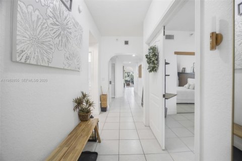 Купить кондоминиум в Дорал, Флорида 3 спальни, 158.86м2, № 2048460 - фото 25