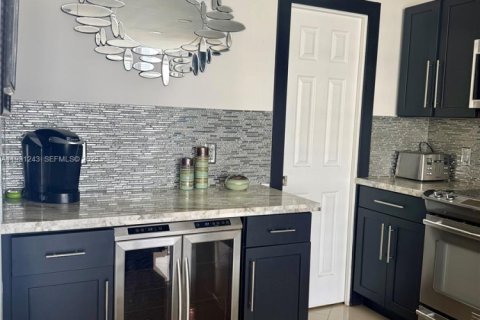 Condominio en alquiler en Hallandale Beach, Florida, 2 dormitorios, 117.99 m2 № 1989888 - foto 6