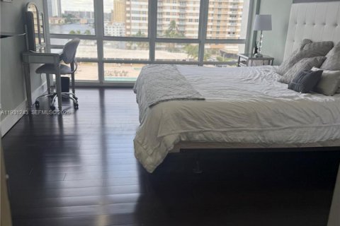 Condominio en alquiler en Hallandale Beach, Florida, 2 dormitorios, 117.99 m2 № 1989888 - foto 23