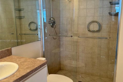 Condominio en alquiler en Hallandale Beach, Florida, 2 dormitorios, 117.99 m2 № 1989888 - foto 20