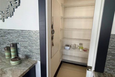 Condominio en alquiler en Hallandale Beach, Florida, 2 dormitorios, 117.99 m2 № 1989888 - foto 7