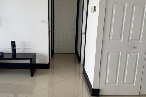 Condominio en alquiler en Hallandale Beach, Florida, 2 dormitorios, 117.99 m2 № 1989888 - foto 21