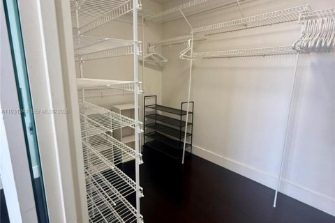 Condominio en alquiler en Hallandale Beach, Florida, 2 dormitorios, 117.99 m2 № 1989888 - foto 25