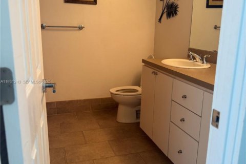 Condominio en alquiler en Hallandale Beach, Florida, 2 dormitorios, 117.99 m2 № 1989888 - foto 26