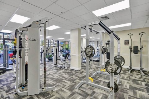 Condominio en alquiler en Hallandale Beach, Florida, 2 dormitorios, 117.99 m2 № 1989888 - foto 30