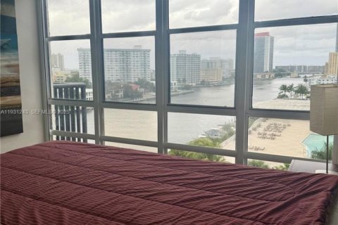 Condominio en alquiler en Hallandale Beach, Florida, 2 dormitorios, 117.99 m2 № 1989888 - foto 19