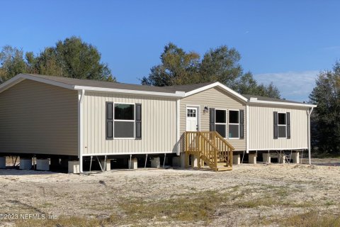 House in Pomona Park, Florida 3 bedrooms, 136.94 sq.m. № 918023 - photo 1