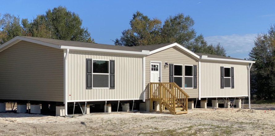 House in Pomona Park, Florida 3 bedrooms, 136.94 sq.m. № 918023