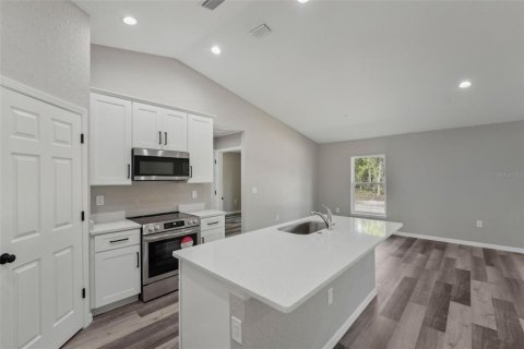 House in Weeki Wachee, Florida 3 bedrooms, 144.93 sq.m. № 1907952 - photo 17