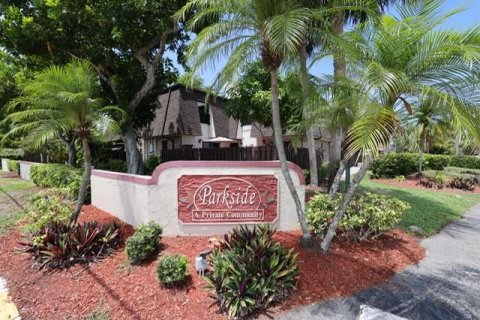 Townhouse in Coral Springs, Florida 3 bedrooms, 133.22 sq.m. № 1226949 - photo 1
