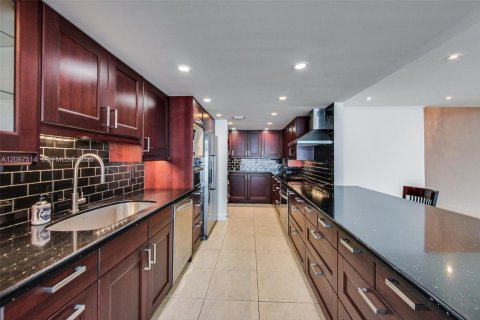 Townhouse in Miami, Florida 3 bedrooms, 187.57 sq.m. № 2363021