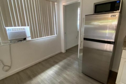 House in Miami, Florida 1 bedroom, 47.38 sq.m. № 2064933 - photo 5
