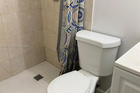 House in Miami, Florida 1 bedroom, 47.38 sq.m. № 2064933 - photo 4