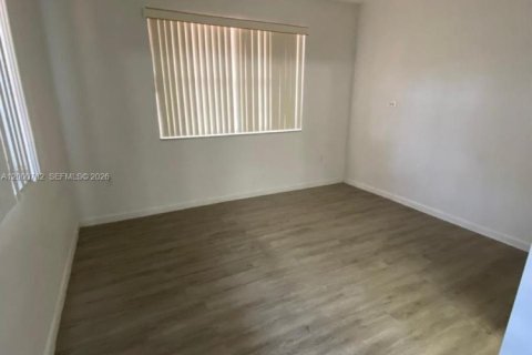 House in Miami, Florida 1 bedroom, 47.38 sq.m. № 2064933 - photo 3